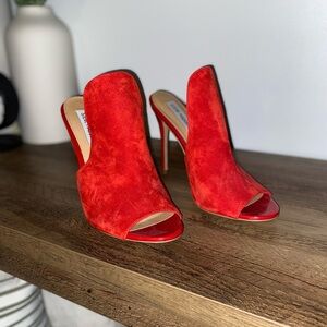 Red suede Steve Madden heeled mules! Size 9.5 but they fit an 8.5.